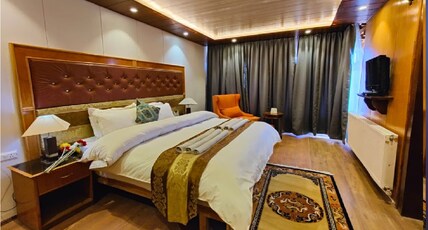 Oriental Hotel Room Type - Deluxe Room