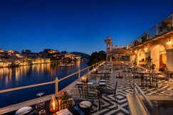 Sarovar - Lake Facing Boutique Hotel On Lake Pichola.
