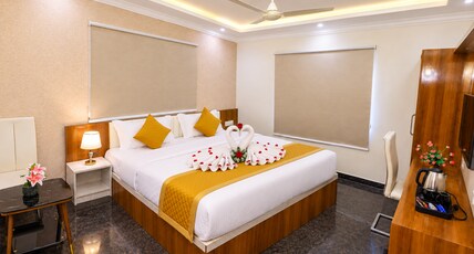 Hotel Skylights Room Type - Deluxe Room Hotel Skylights Room Type - Deluxe Room