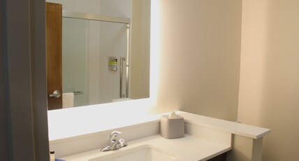 Holiday Inn Express & Suites LATTA Room Type - 2 Queen Beds Standard Extra Floor Space