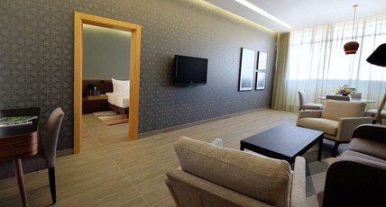 Radisson Blu Hotel, Beirut Verdun Room Type - Suite - Lounge Access