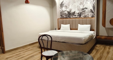 PADMA MANOR ROYAL Room Type - Suite with Jacuzzi (Bath Tub) PADMA MANOR ROYAL Room Type - Suite with Jacuzzi (Bath Tub)