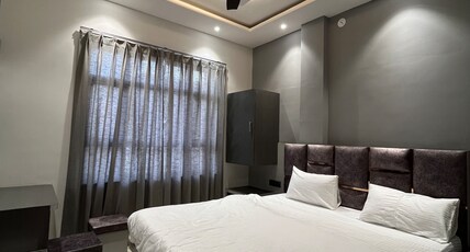 Hotel Shiva Palace Room Type - Deluxe Double Room