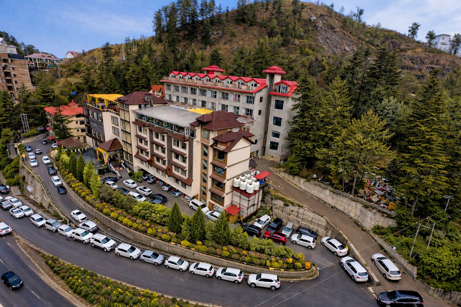 Alpine Holiday Inn Kufri, Shimla - Tap to explore photos