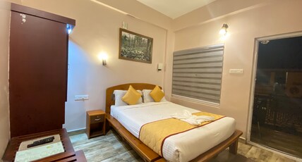 THE HOME RESIDENCY Room Type - Standard Balcony Room