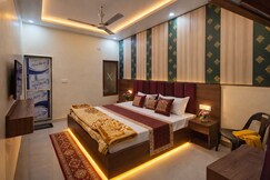 Gopal palace / Ayodhya /Parking available