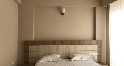 Hotel-Radha palace Room Type - Deluxe Room