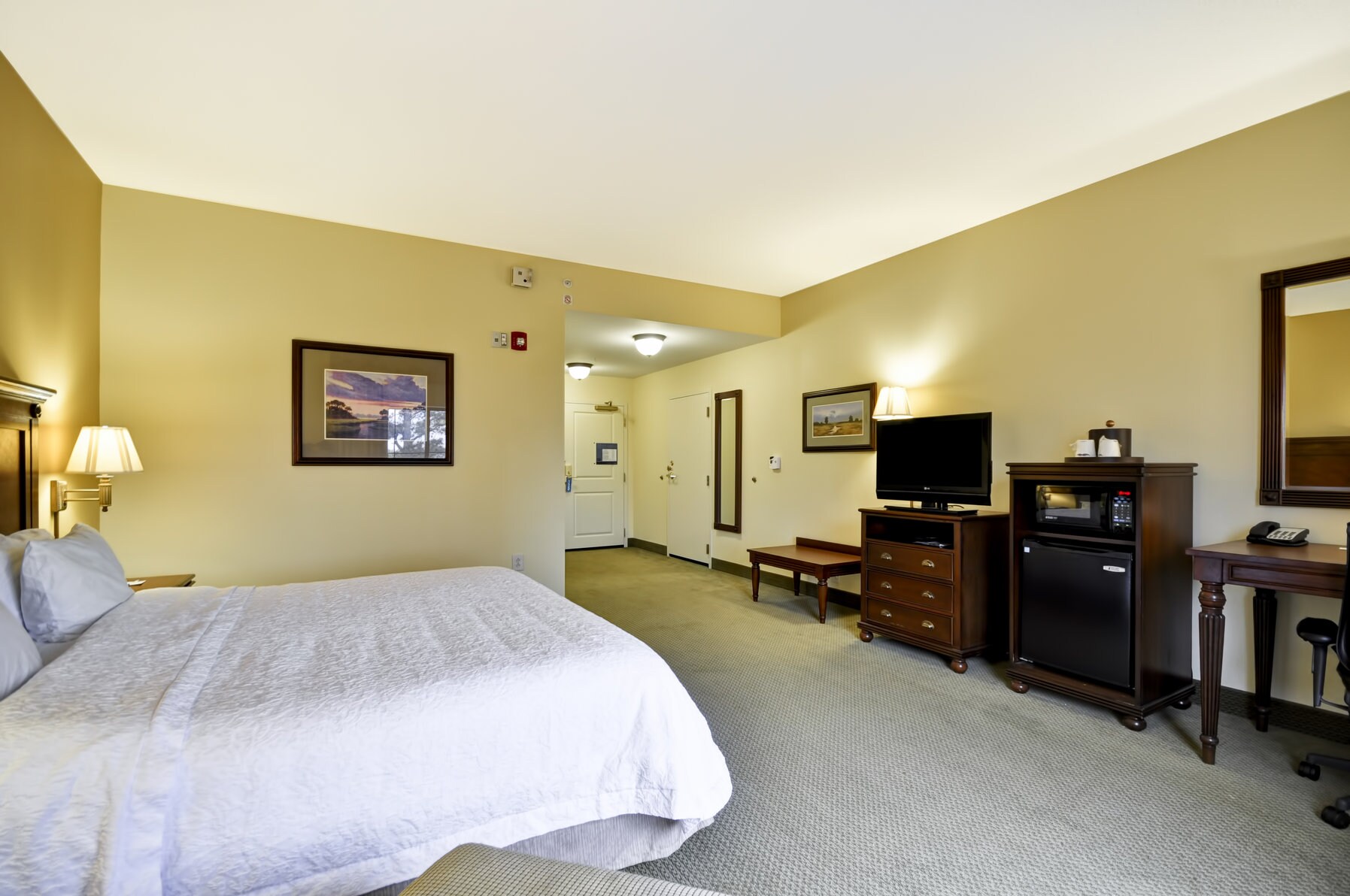Hampton Inn & Suites North Charleston-University Blvd - Tap to explore photos