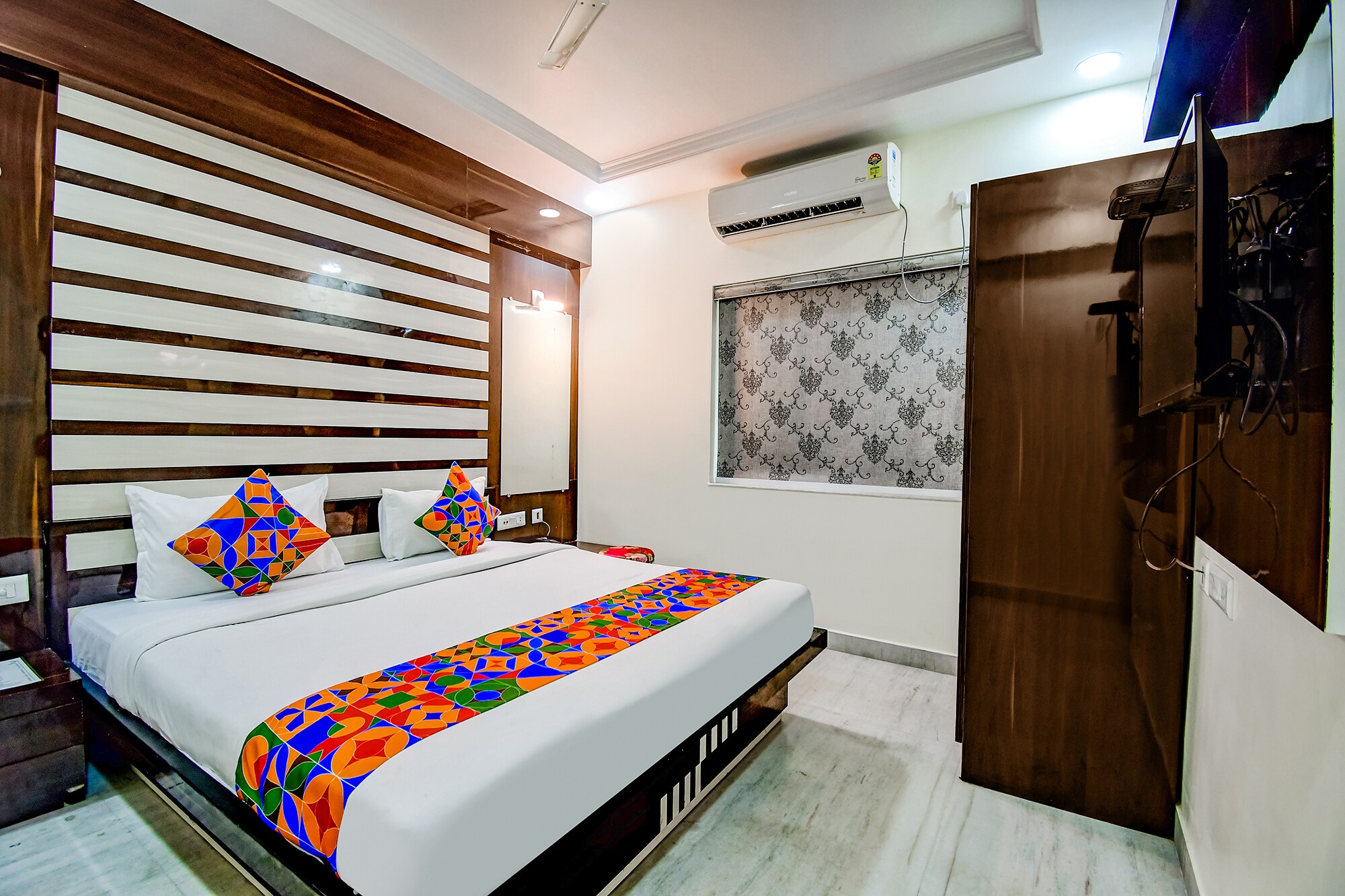 FabHotel Trishiv - Newtown Kolkata - Tap to explore photos