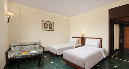 V Sarovar Portico MI Road Jaipur Room Type - Deluxe Room with Bathtub (Twin Beds) V Sarovar Portico MI Road Jaipur Room Type - Deluxe Room with Bathtub (Twin Beds)