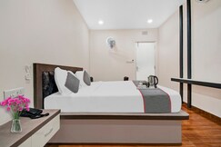 Townhouse OAK Hotel Rudra