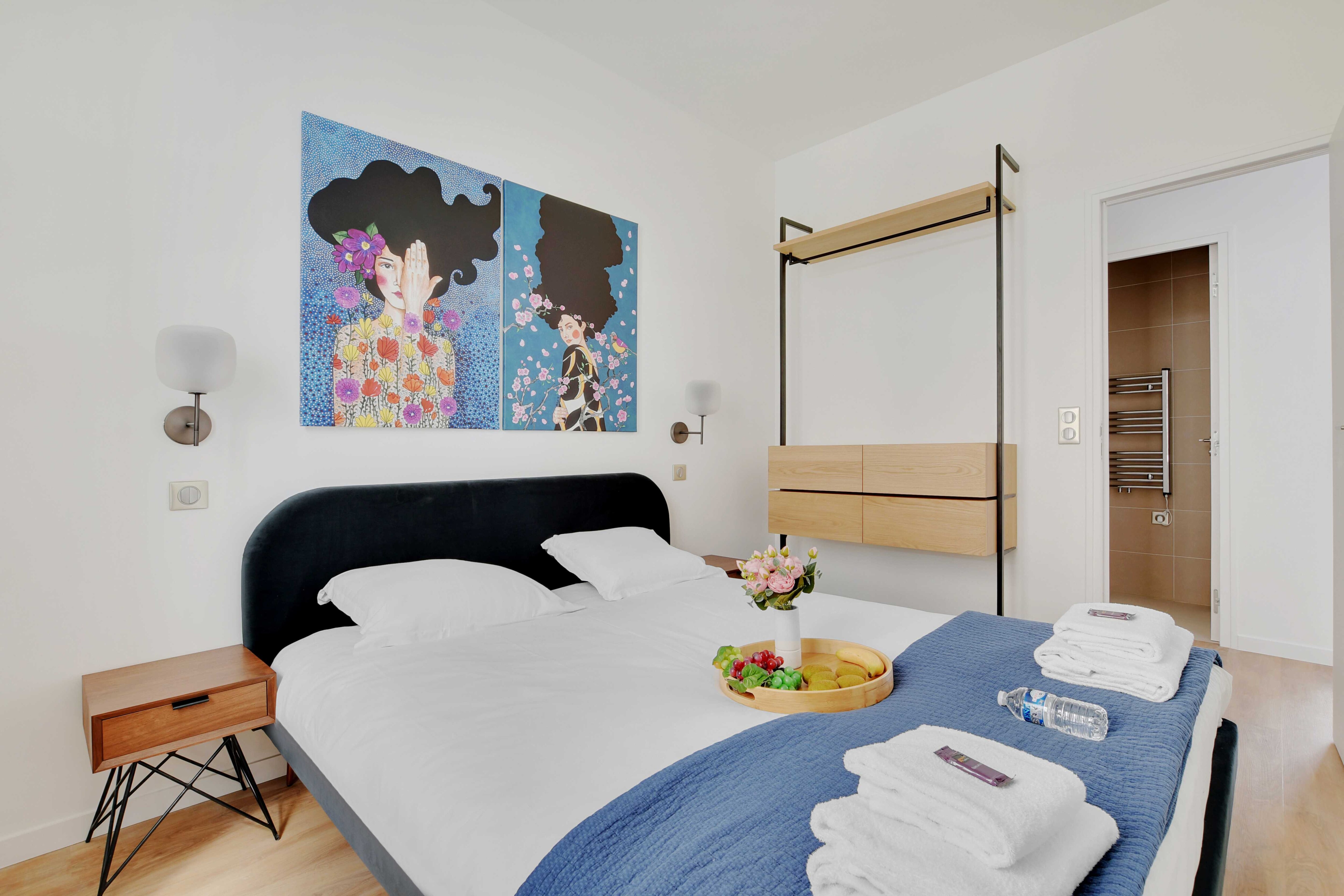 Spacious Apartment - 2BR/4P - Place de Clichy - Tap to explore photos