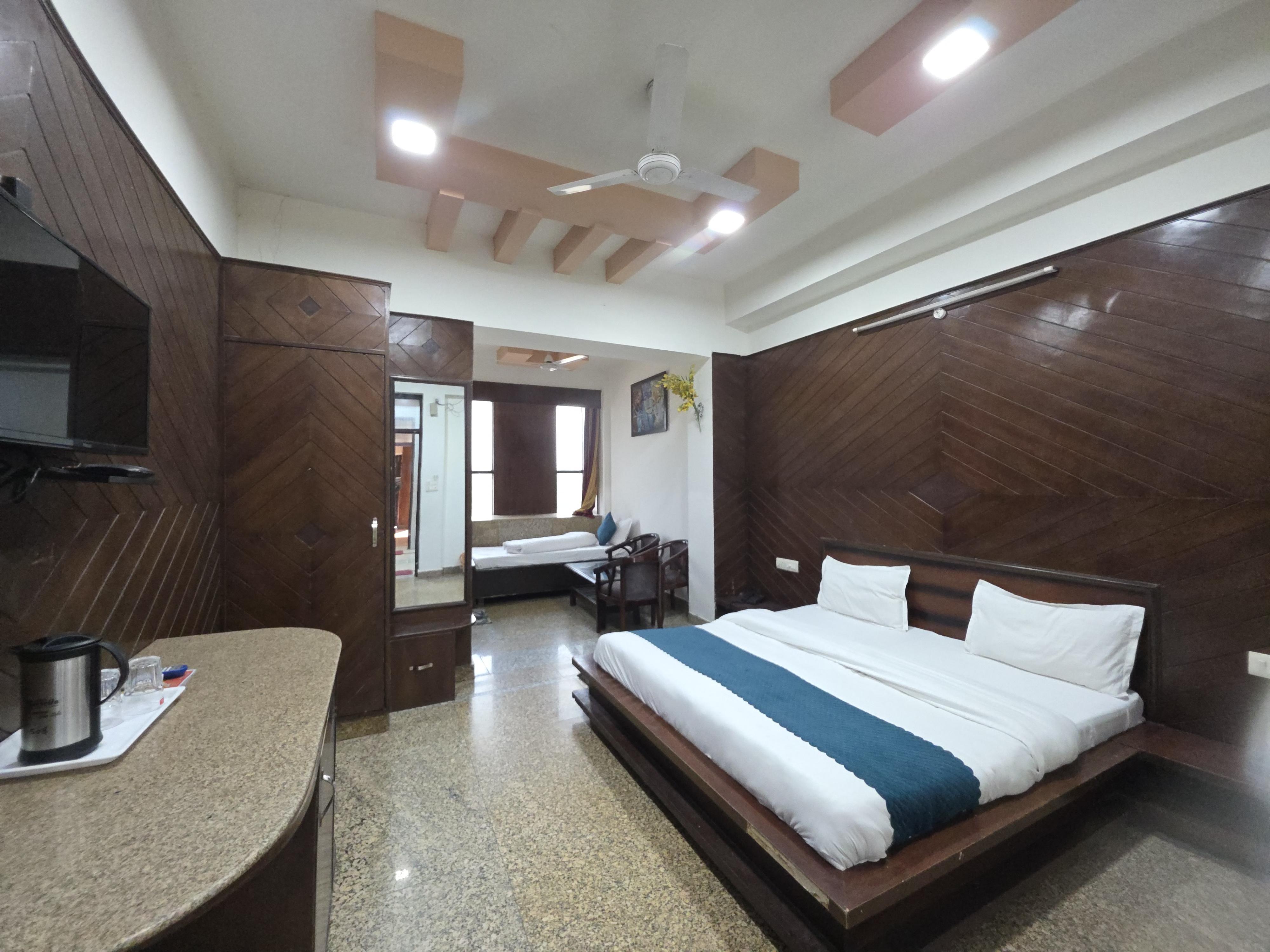 Hotel Suryodaya at Har Ki Pauri - Tap to explore photos