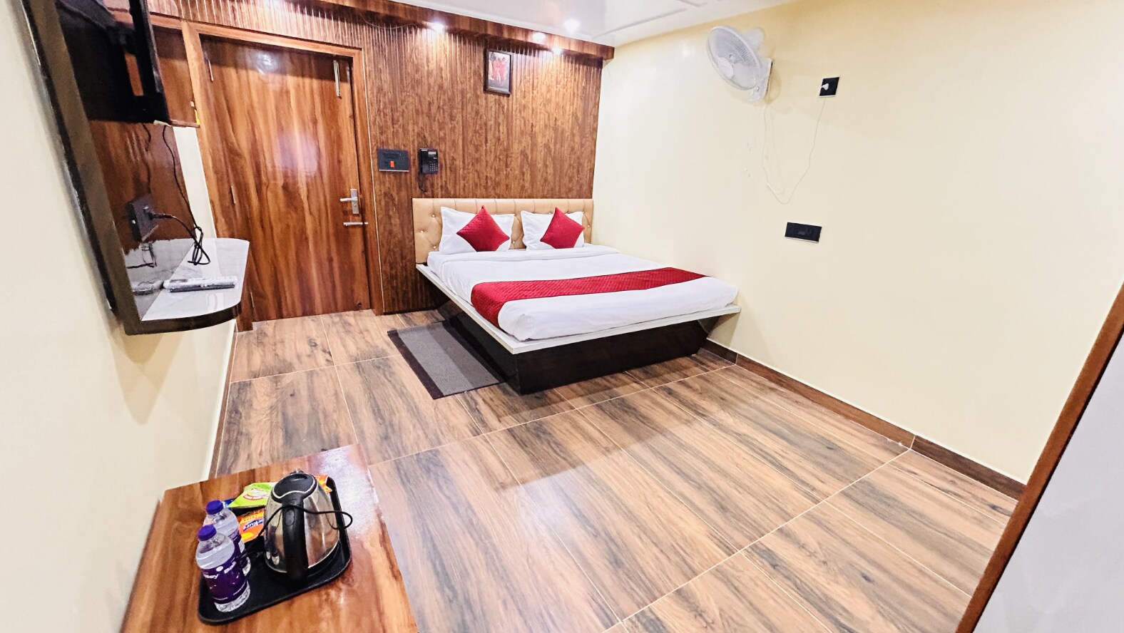 Hotel Laxmi Villa - Tap to explore photos