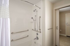 Hampton Inn & Suites by Hilton Falls Church
