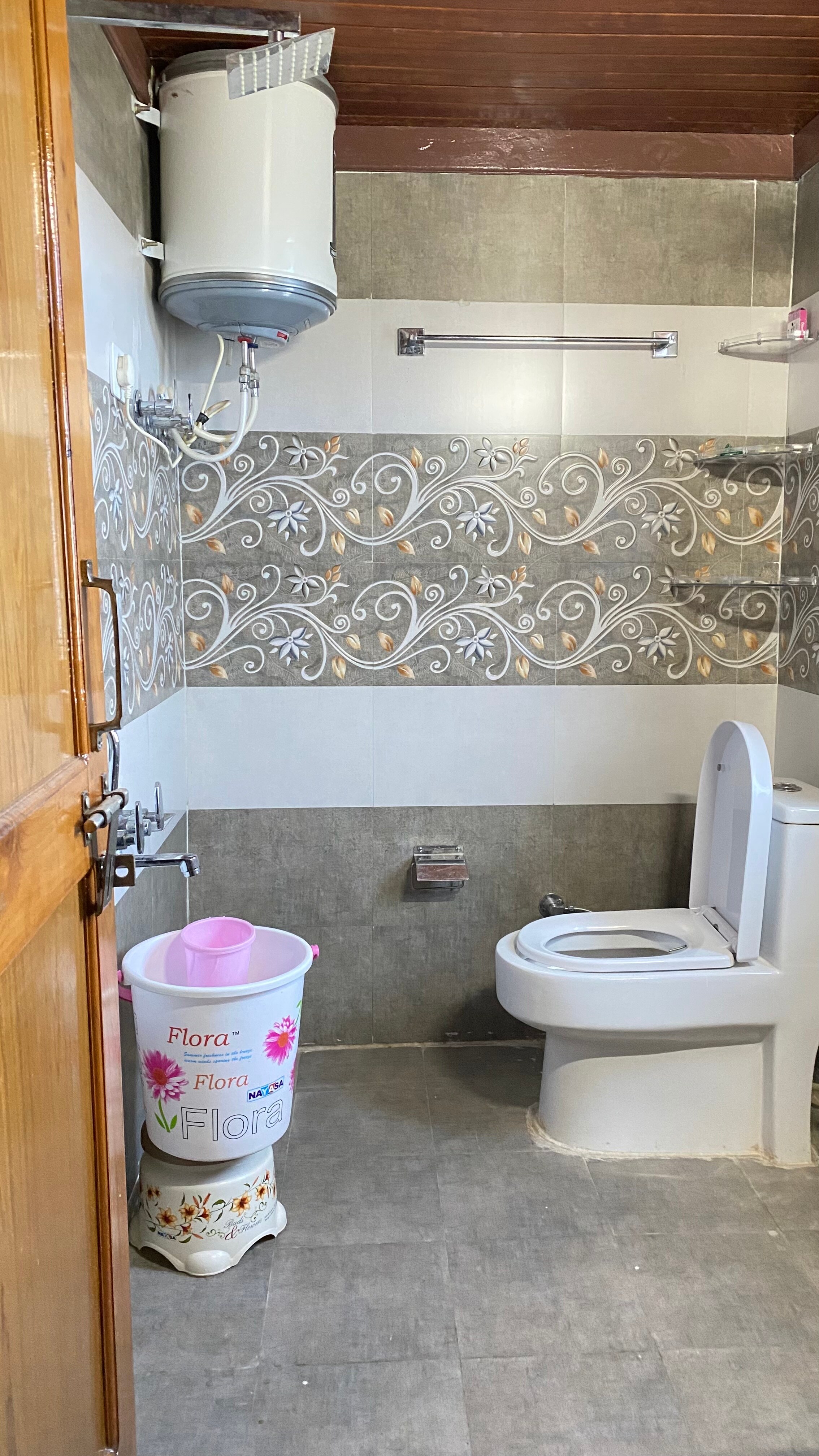 Apple Croft - Tap to explore photos