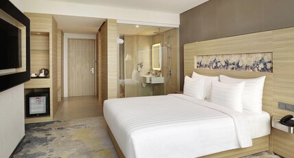 Novotel Samator Surabaya Timur Room Type - Superior Room with 1 king size bed