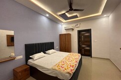 Kanak Bhawan - Near Prem Mandir