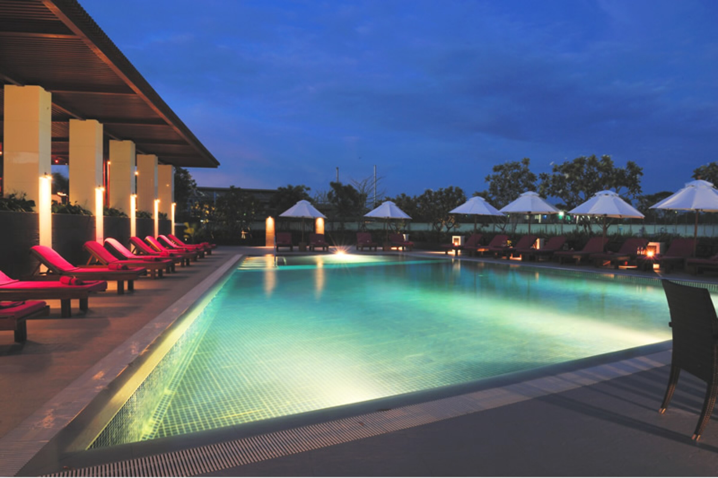 Amaranth Suvarnabhumi Hotel - Free Suvarnabhumi Airport Shuttle - Tap to explore photos