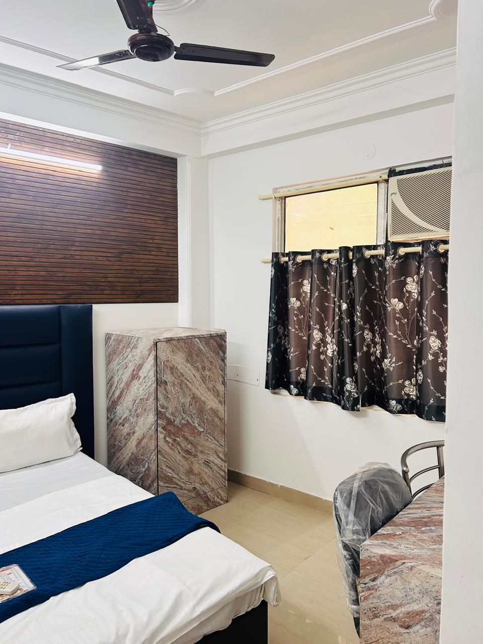 Hotel the elegance - Tap to explore photos