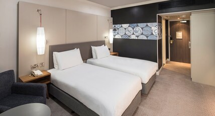 Crowne Plaza Stratford-upon-Avon Room Type - 1 Super King Premium Stratford View Lounge Access Bath