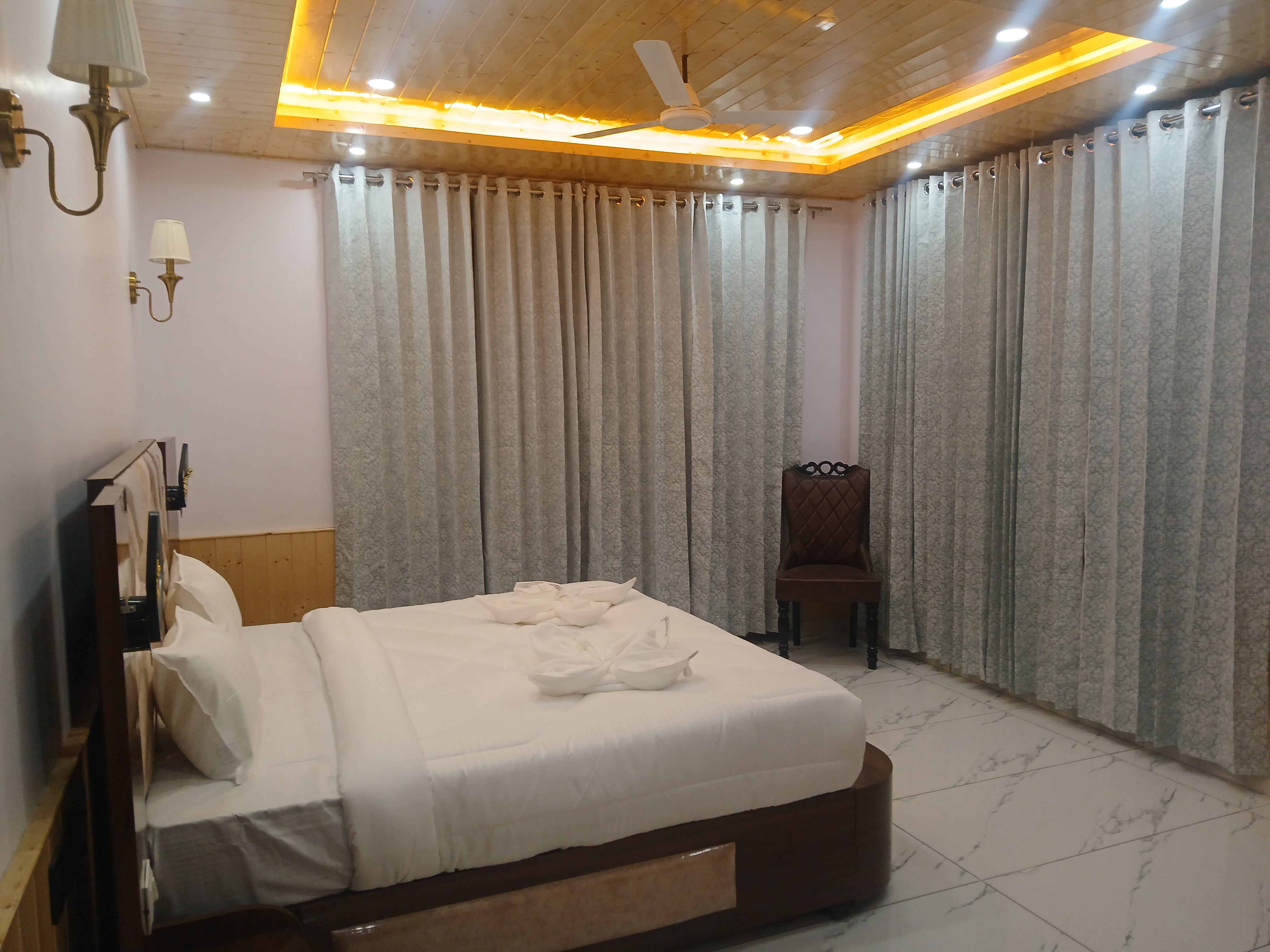 Lalit inn - Tap to explore photos