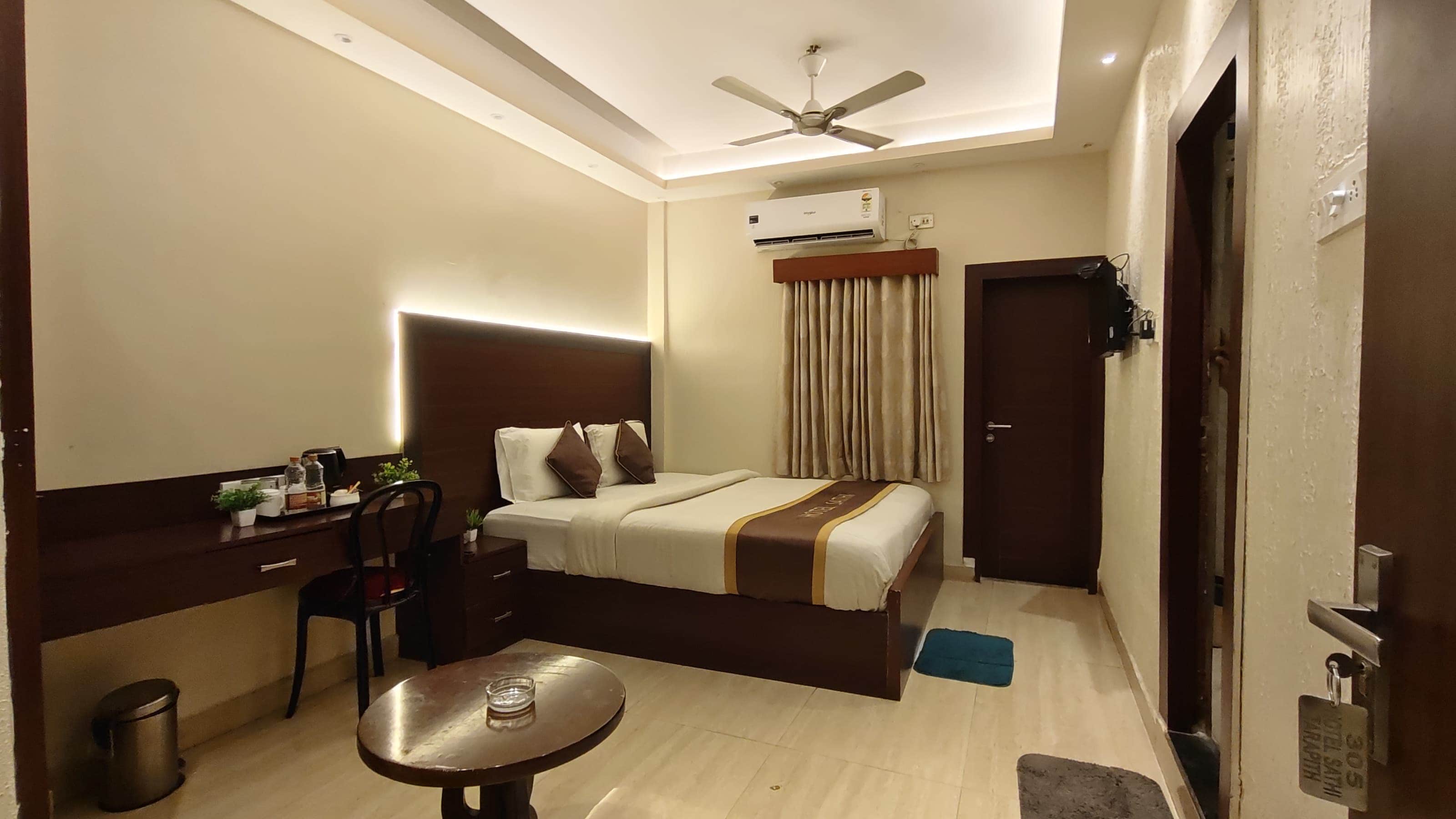 HOTEL SATHI TARAPITH - Tap to explore photos