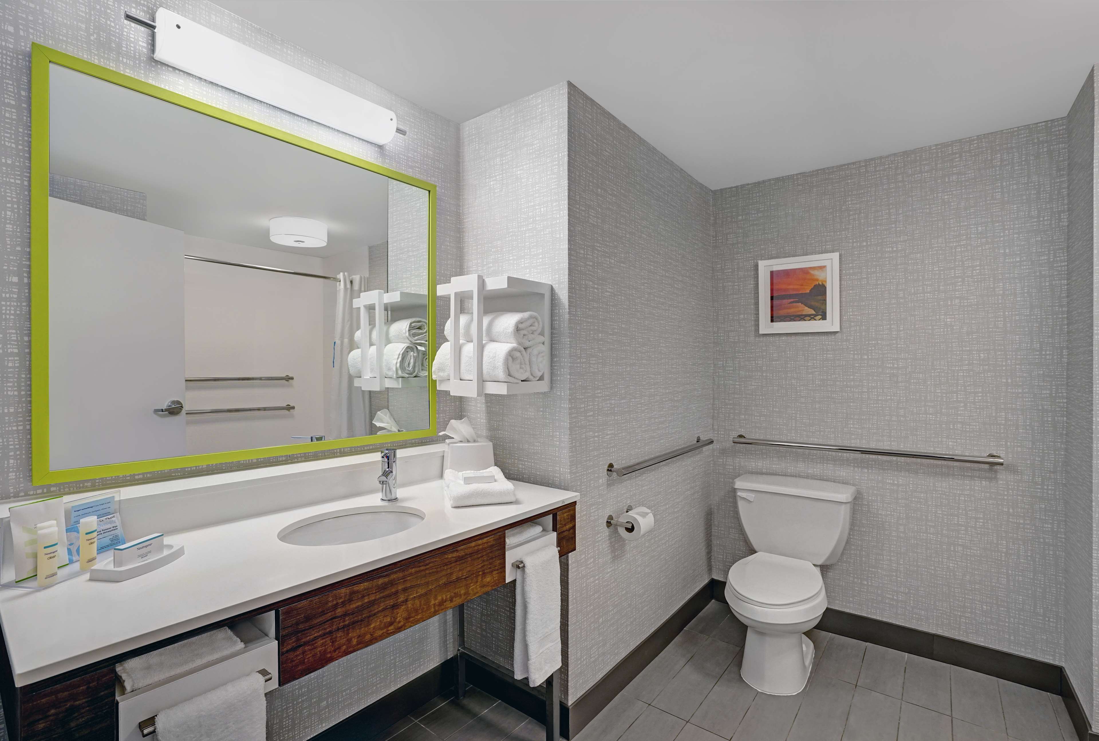 Hampton Inn by Hilton Utica - Tap to explore photos