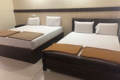 RR GRAND A/C LODGE