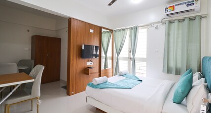 HOTEL TRIDENT Room Type - Deluxe Room with Balcony