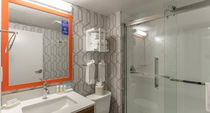 Hampton Inn by Hilton Madison East Towne Mall Area Room Type - 1 KING BED NONSMOKING