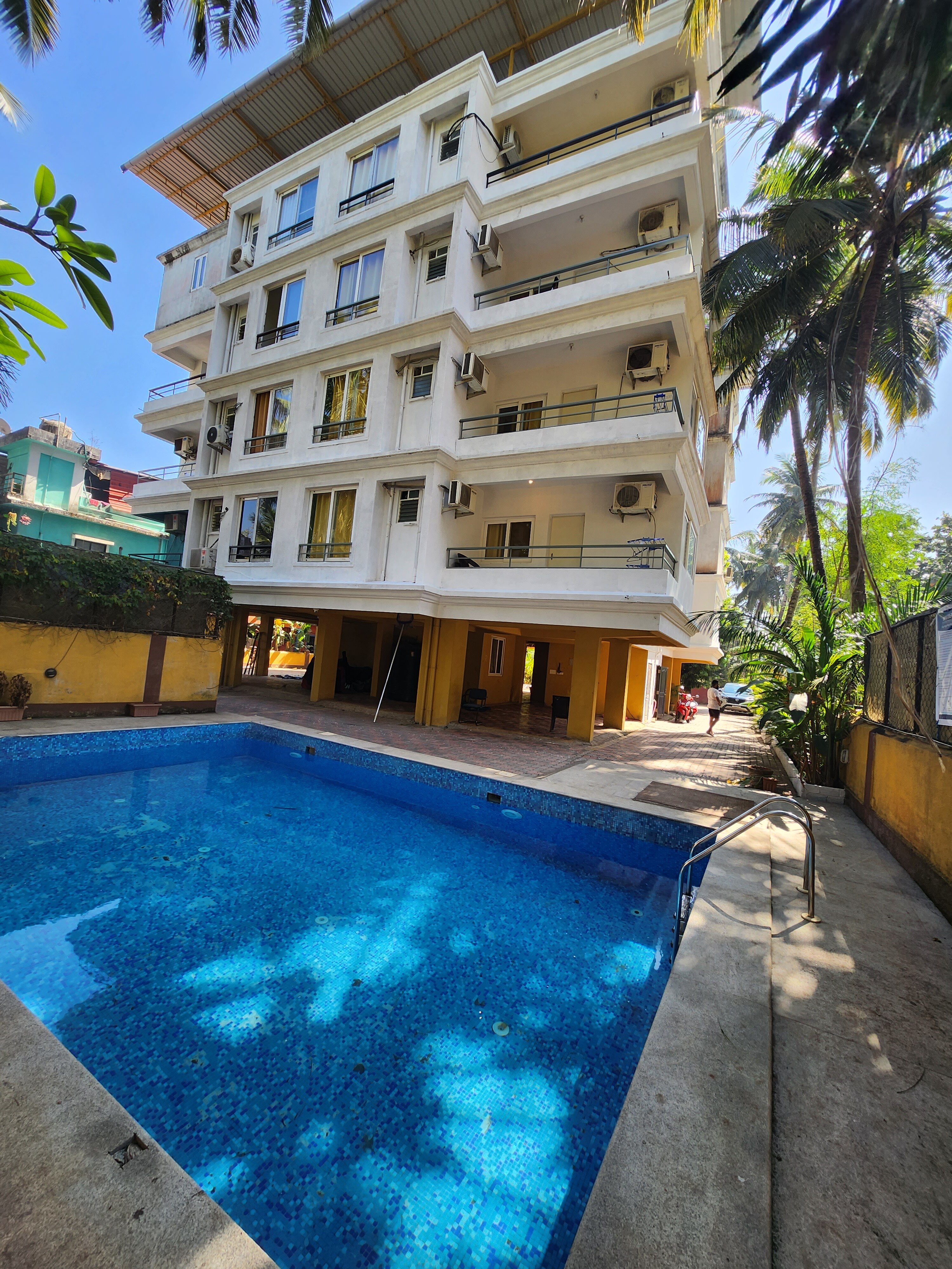 Calangute No.8 | 2 BHK Apartment & Pool - Tap to explore photos