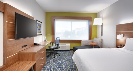 Holiday Inn Express & Suites Gainesville I-75 Room Type - 1 King Standard