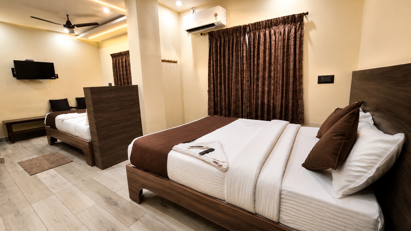 Hotel  Udhayam - Tap to explore photos