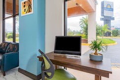 Days Inn by Wyndham N Orlando/Casselberry