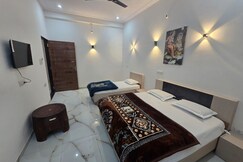 Raj Palace Hotel And Restaurant