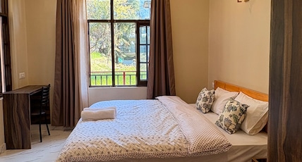 Eevolve An Eco - Hostel And Cafe Room Type - Deluxe King Bed Room with Hill View