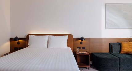 Crowne Plaza MELBOURNE CARLTON Room Type - 1 King Standard City View