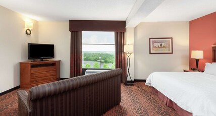 Hampton Inn Branson on The Strip Room Type - 1 KING MINI SUITE NONSMOK