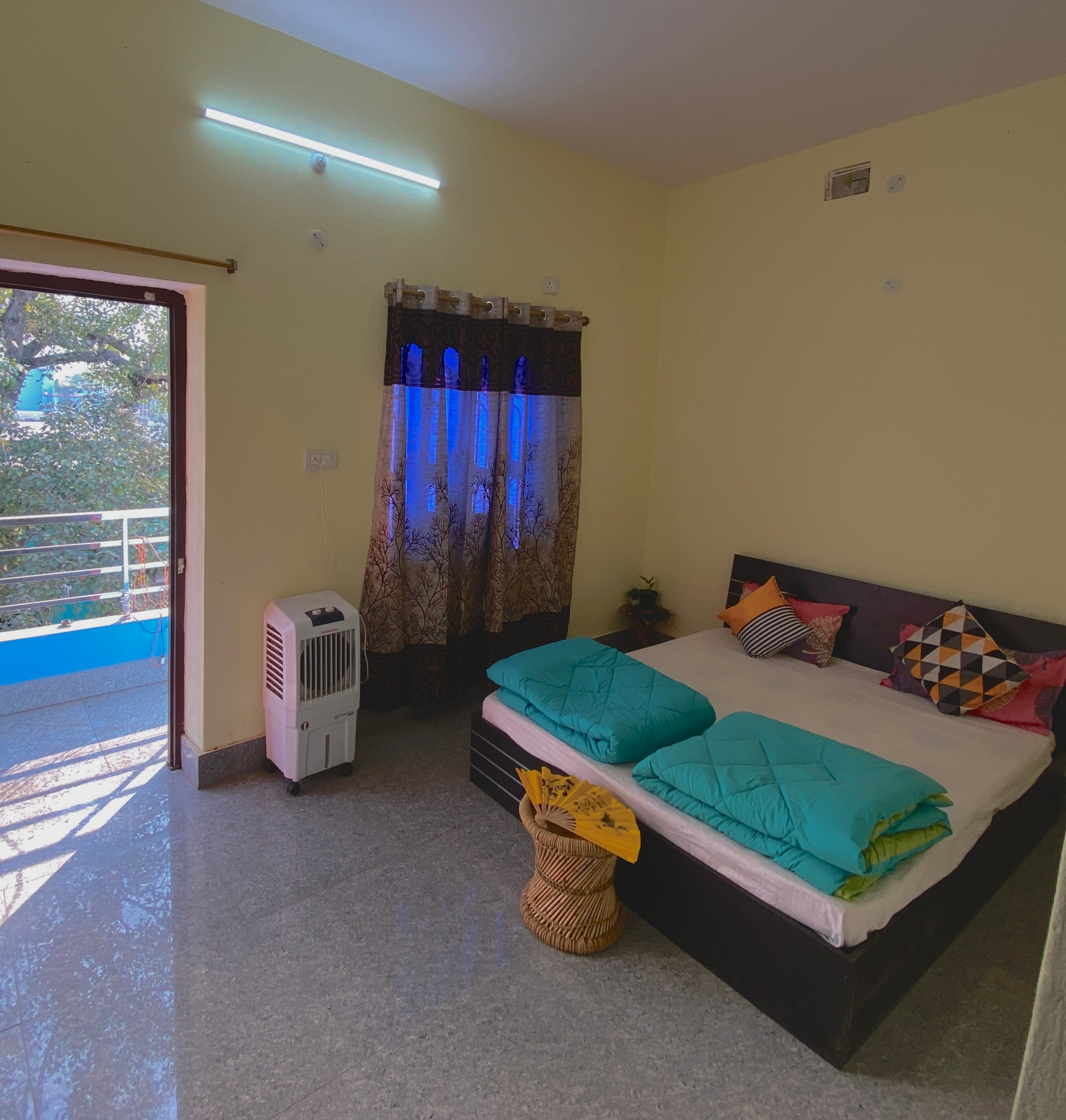 Nikunj Dorme Rooms & Hostels - Tap to explore photos