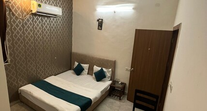 Hotel Arrow 19 Room Type - Deluxe Room
