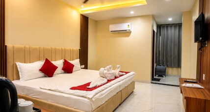 Hotel Dinanath (Free Gated Parking & 10 Minutes Walk from Temple) Room Type - Deluxe Room Hotel Dinanath (Free Gated Parking & 10 Minutes Walk from Temple) Room Type - Deluxe Room