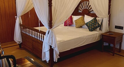 Shantitheeram Ayurveda Lakeside Heritage Resort Room Type - Kerala Fusion Room