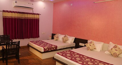 MONARK INN Room Type - Family Deluxe Room 4 Bedded