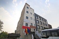 Address of Hotel Laxman Resort