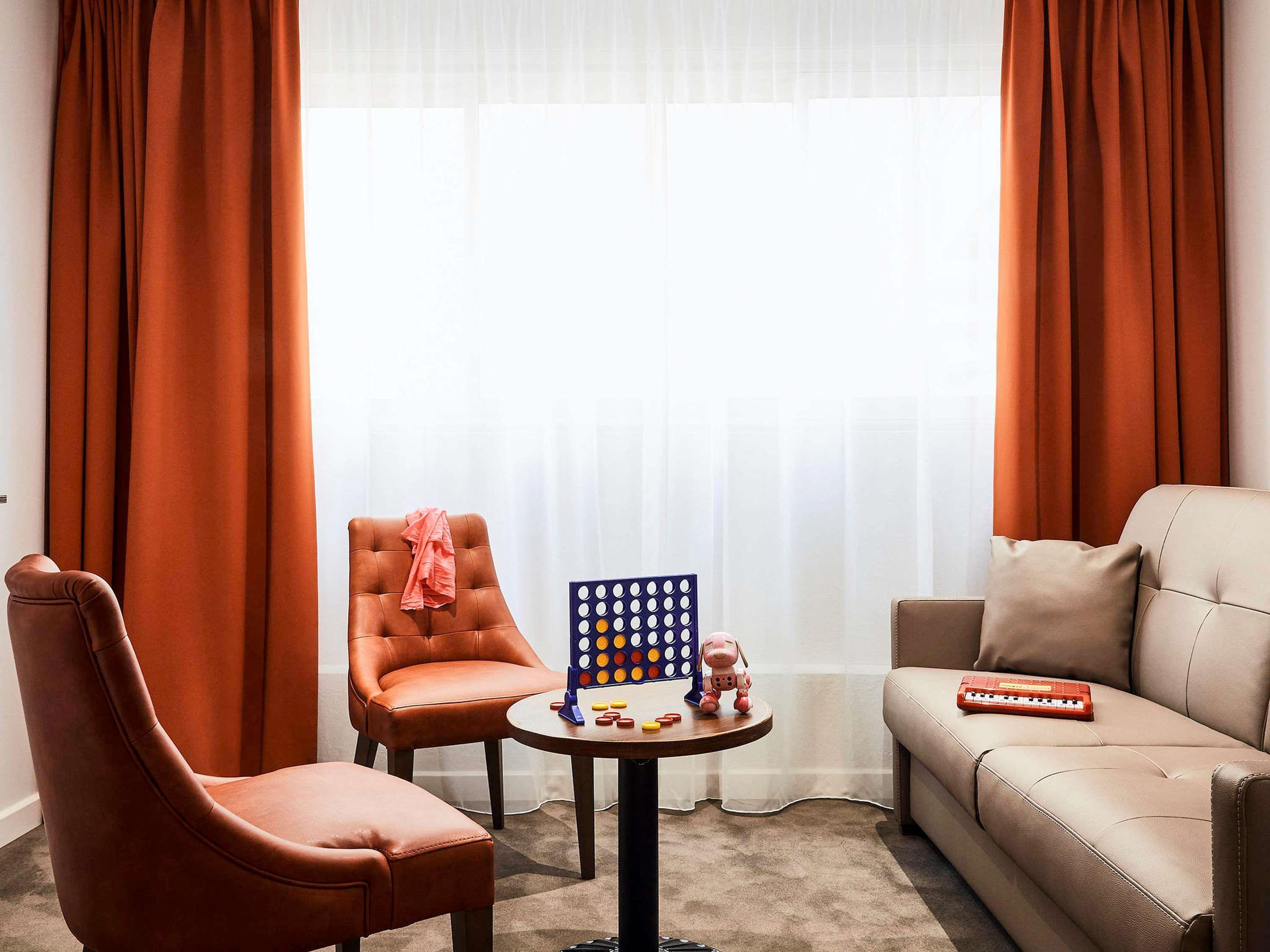 Ibis Styles Hy - Tap to explore photos