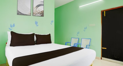 OYO Collection O Tirupati Central Junction Formerly Hotel Adith Grand Room Type - Classic OYO Collection O Tirupati Central Junction Formerly Hotel Adith Grand Room Type - Classic