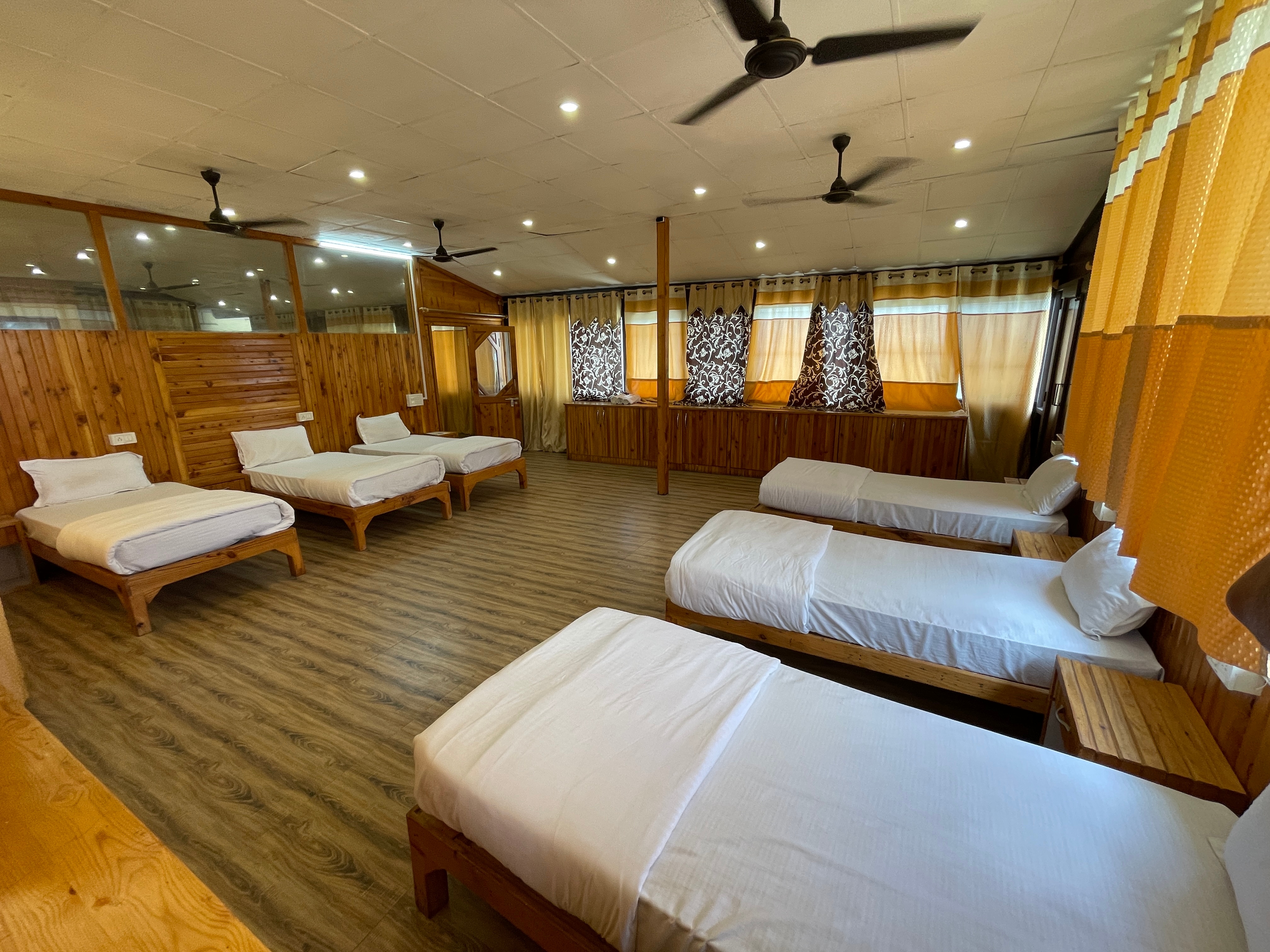 Hotel Pink Park Dormitory and Rooms - Tap to explore photos