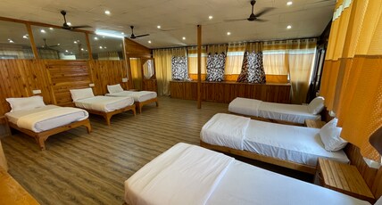 Hotel Pink Park Dormitory and Rooms Room Type - Sky Vista Dormitory (Single Bed sharing)