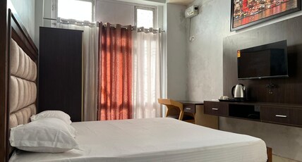 VINDHYAN BUDGET HOTEL Room Type - Deluxe Room